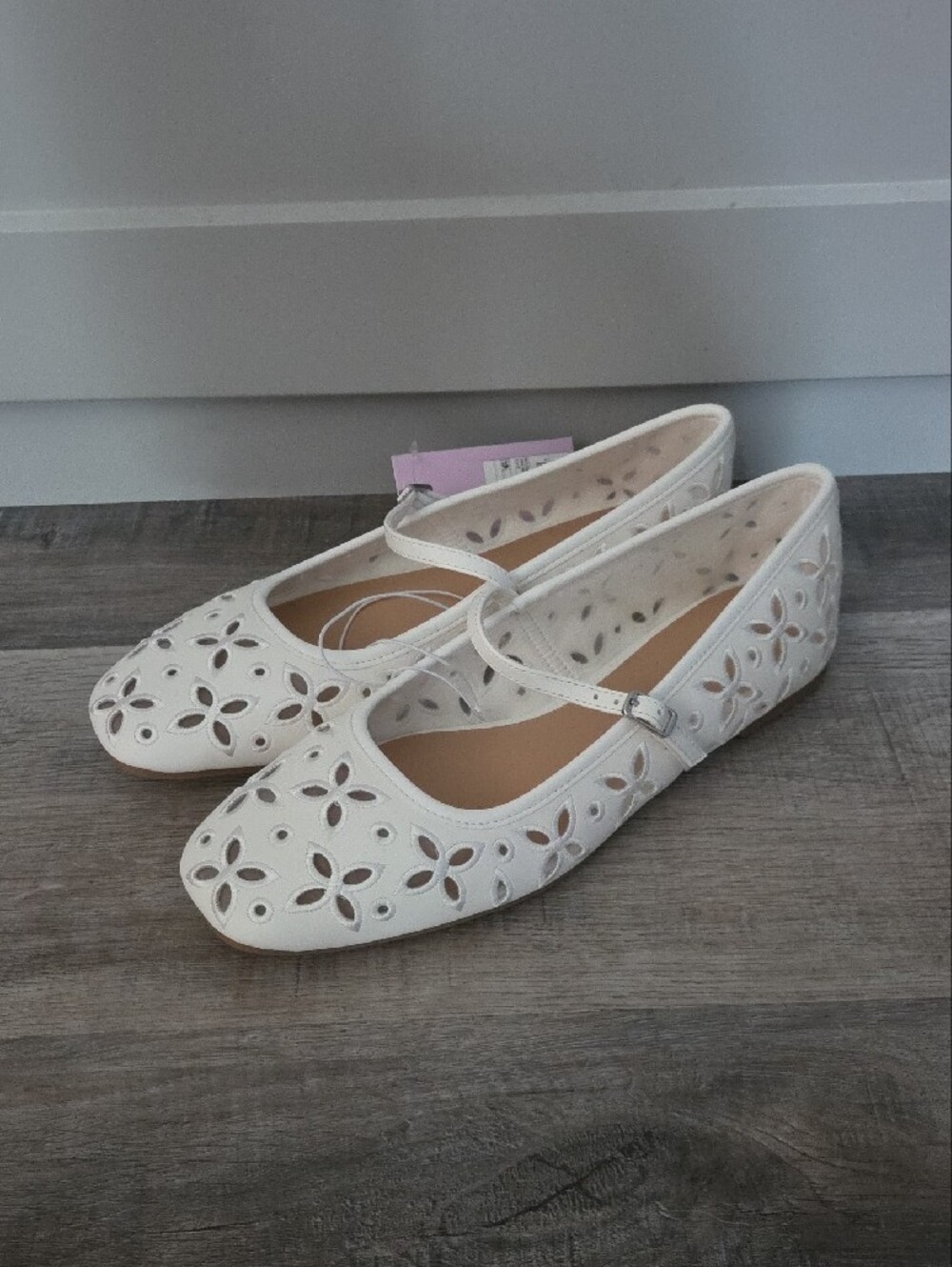 White Floral Cutout Elsa Mary Jane Flats, Size 8, New In Box - Picture 2 of 10